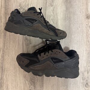 Nike Kids Black and Dark Gray Sneakers